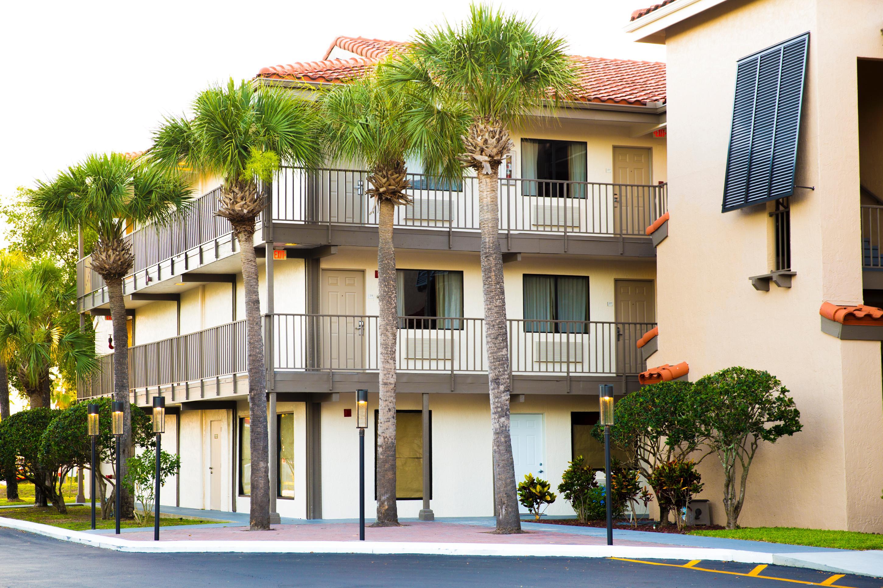 Quality Inn & Suites By The Parks Orlando Exterior photo