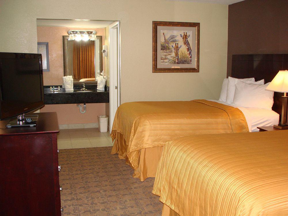 Quality Inn & Suites By The Parks Four Corners Exterior photo